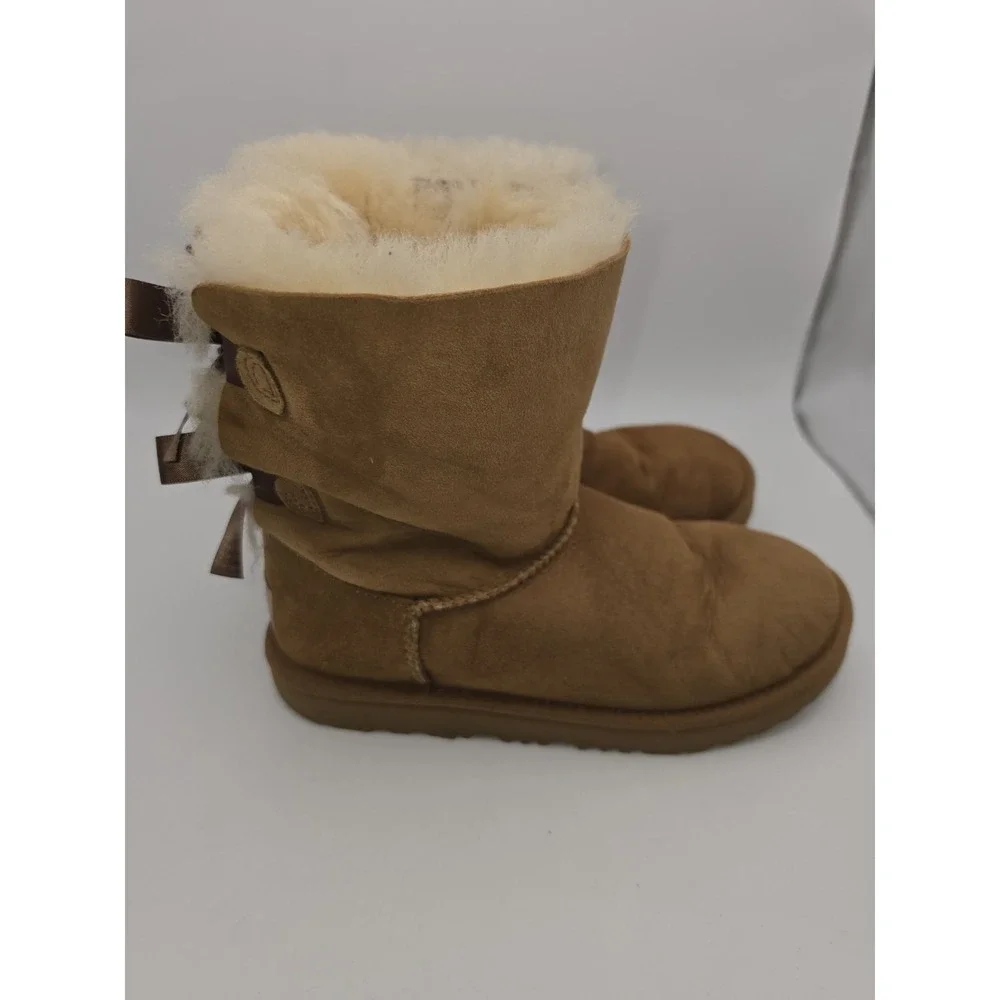 UGG Youth Bailey Bow II Sheepskin Boots Chestnut Size 4 Youth